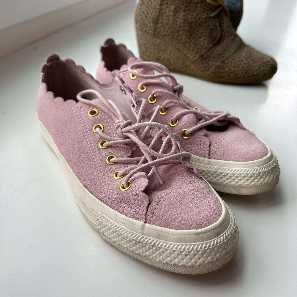 Converse size 7